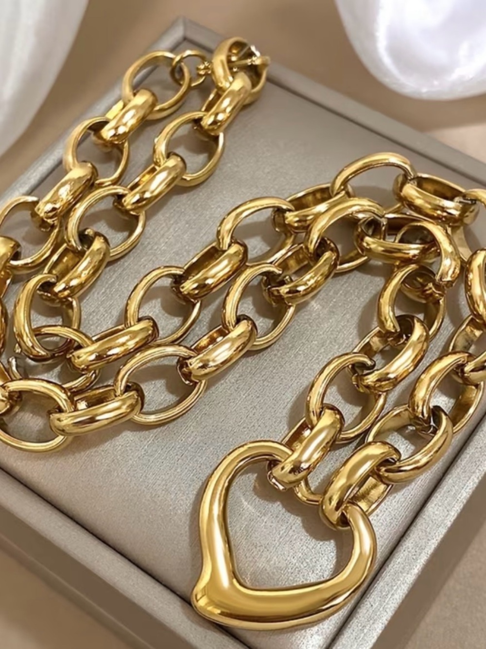 Polished Gold Heart Link Necklace - Women Jewelry